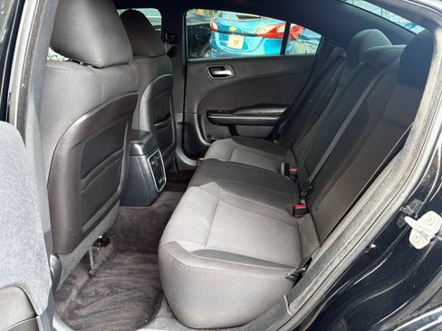 Used 2017 Dodge Charger SXT w/ Navigation & Travel Group image 16