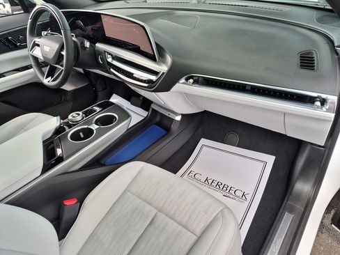Used 2024 Cadillac Lyriq Luxury AWD/4WD image 29