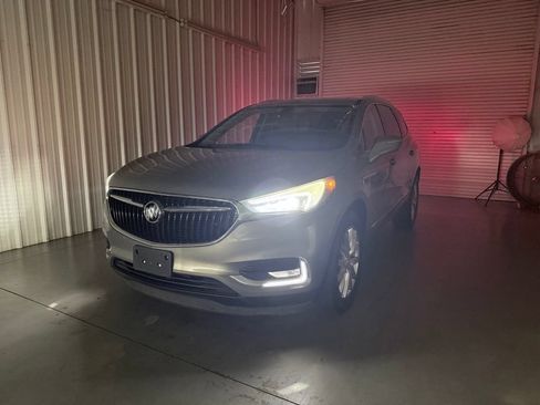 Used 2018 Buick Enclave Essence AWD/4WD image 8