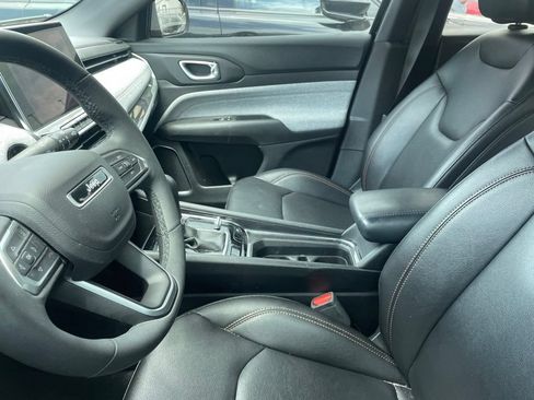 Used 2024 Jeep Compass Latitude AWD/4WD image 5
