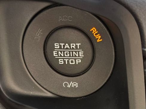 Used 2024 Jeep Wrangler Unlimited Sahara w/ Technology Group AWD/4WD image 33