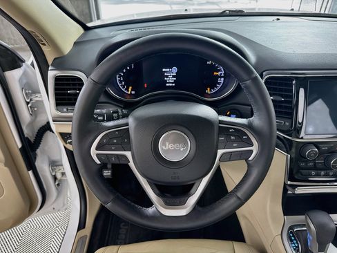 Used 2019 Jeep Grand Cherokee Limited AWD/4WD image 16