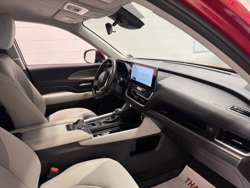 Certified 2025 Toyota Grand Highlander AWD image 11