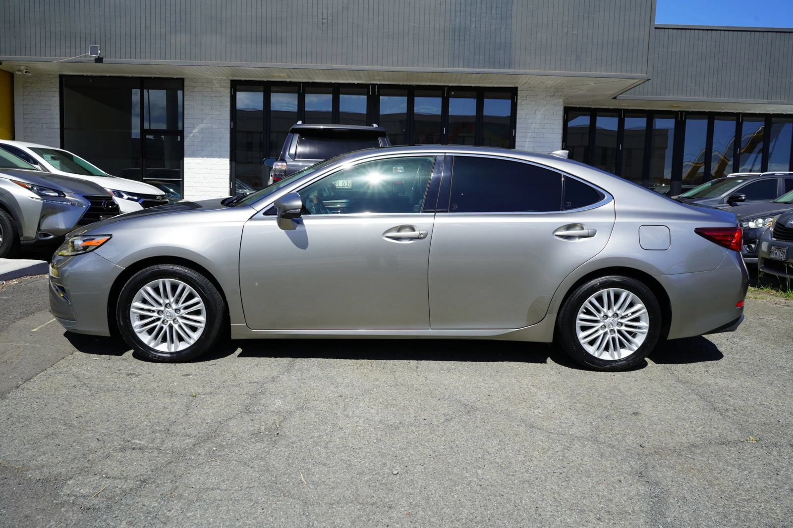 Used 2016 Lexus ES 350 FWD image 2