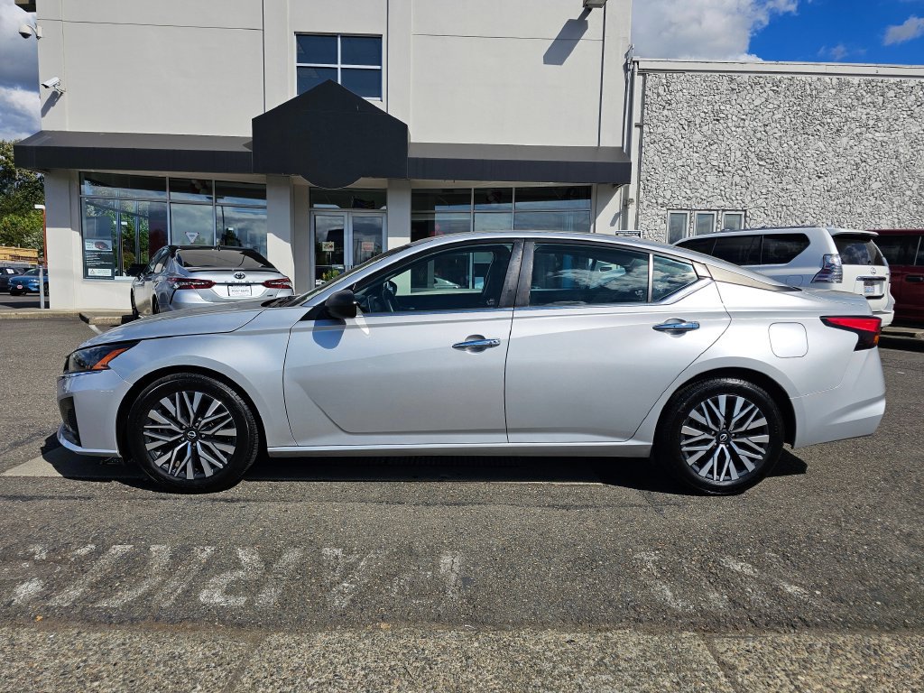 Used 2024 Nissan Altima 2.5 SV FWD image 8
