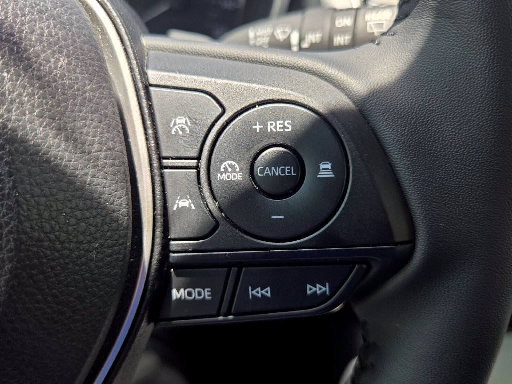 Used 2025 Toyota Corolla SE w/ SE Package FWD image 25