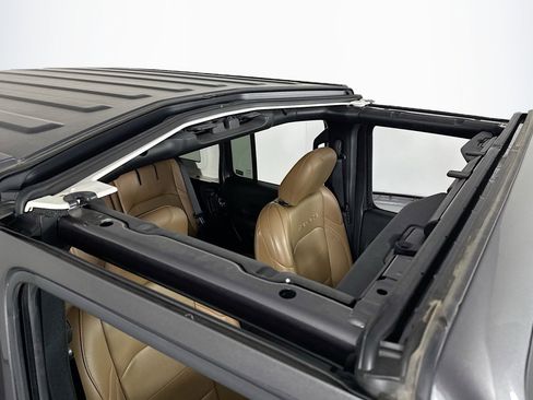 Used 2022 Jeep Wrangler Unlimited Sahara image 21