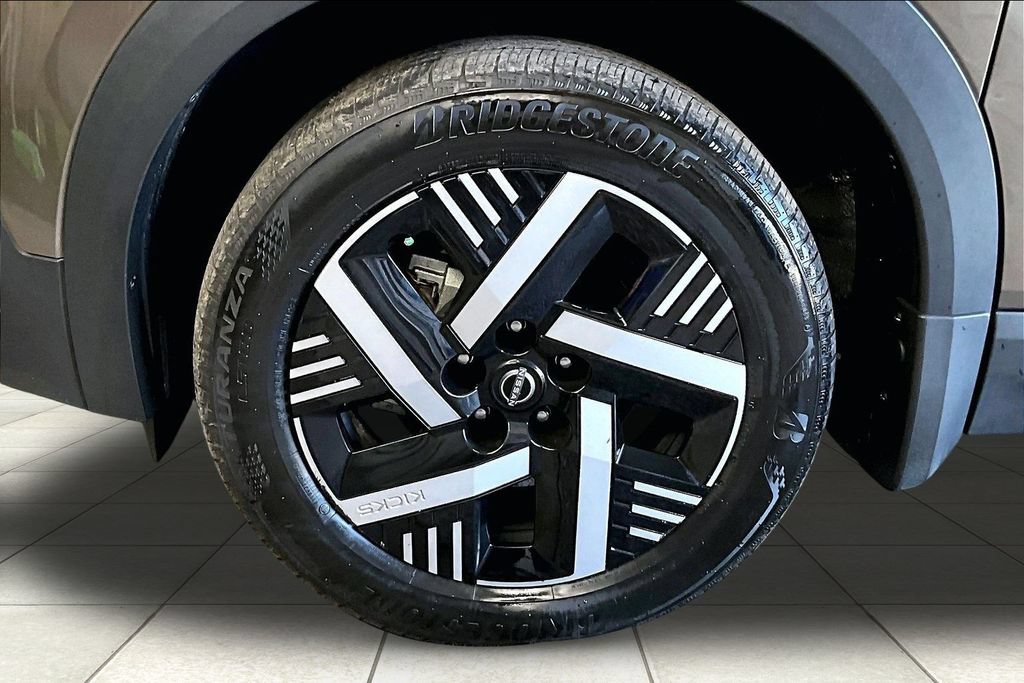 Used 2025 Nissan Kicks SV FWD image 8