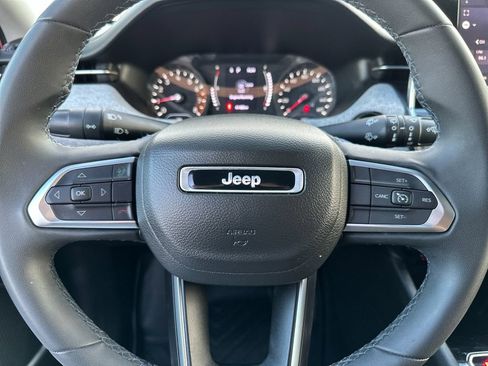 Used 2022 Jeep Compass Latitude image 23