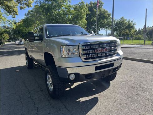 Used 2013 GMC Sierra 2500 SLT w/ SLT Convenience Package AWD/4WD image 1