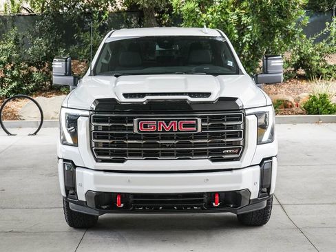 Used 2026 GMC Sierra 2500 AT4 AWD/4WD image 2