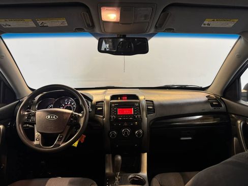 Used 2011 Kia Sorento 2WD w/ Convenience Pkg image 9