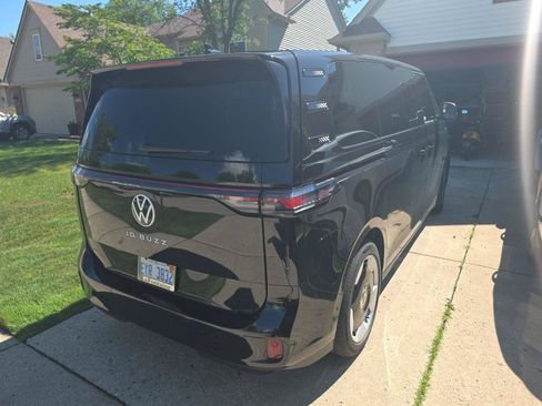 Used 2025 Volkswagen ID. Buzz Pro S RWD image 5