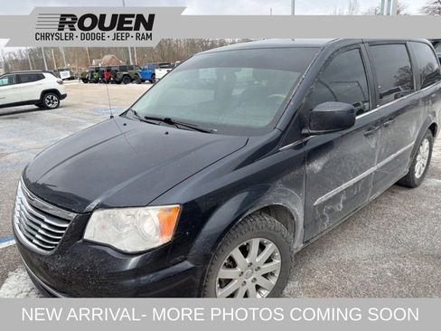 Used 2013 Chrysler Town & Country Touring image 1