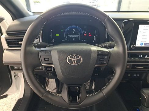 Used 2025 Toyota Camry SE image 26
