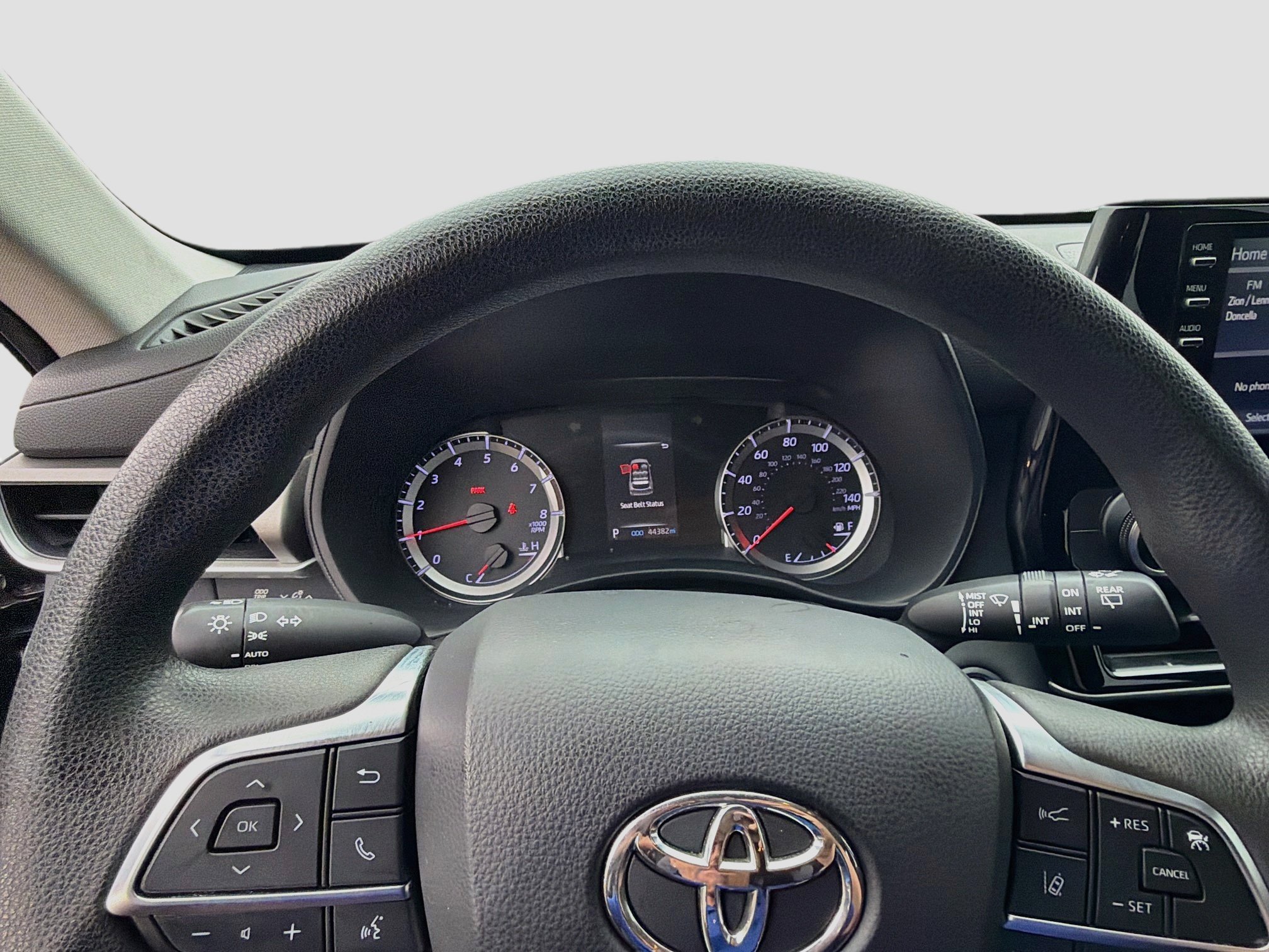 Used 2020 Toyota Highlander L FWD image 11
