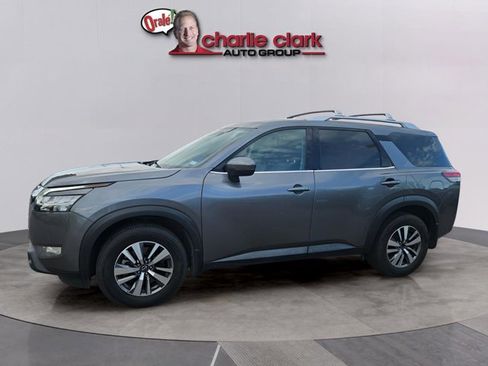 Certified 2023 Nissan Pathfinder SL image 1