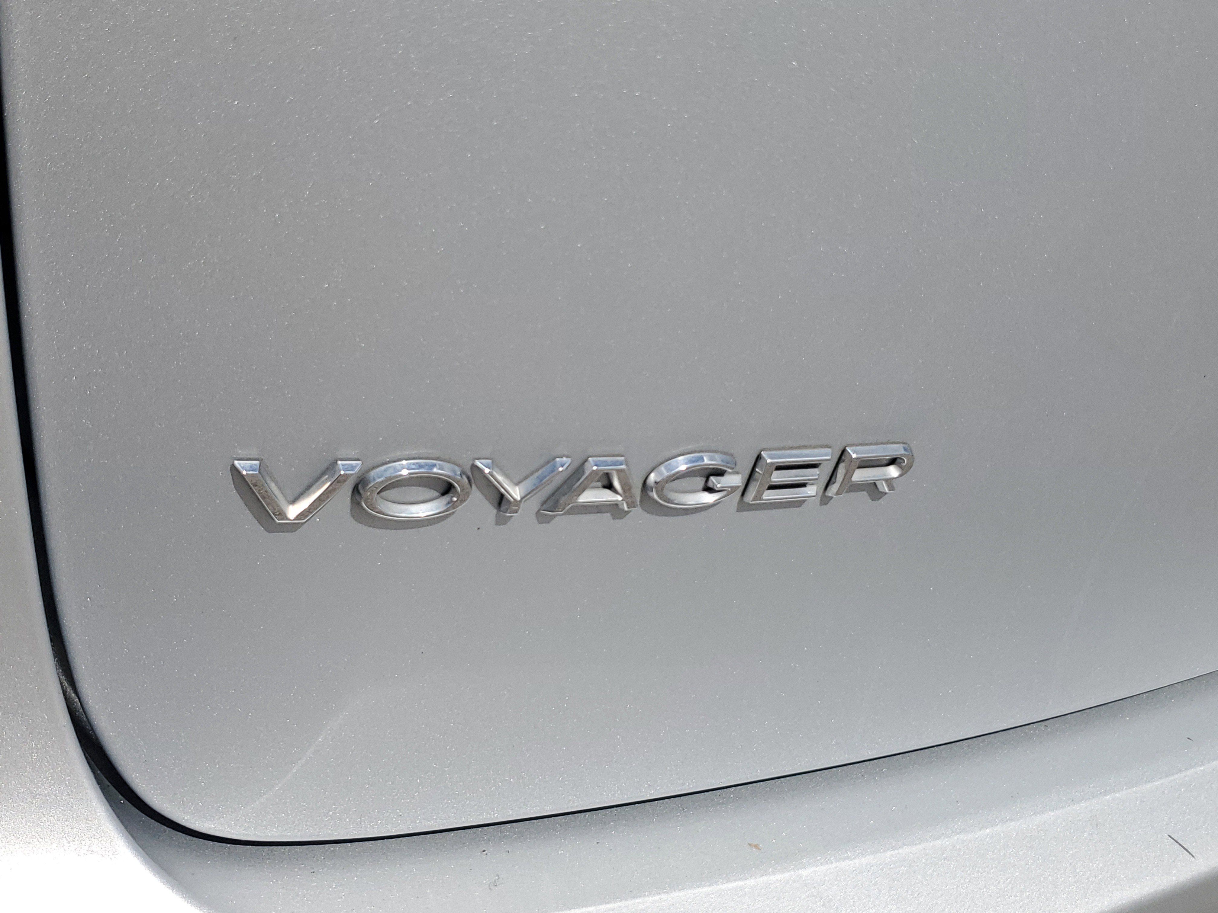 Used 2023 Chrysler Voyager LX FWD image 29