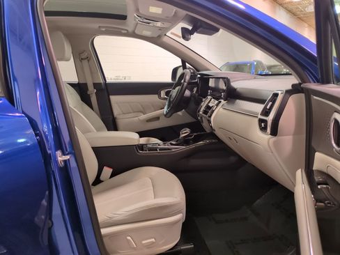 Certified 2023 Kia Sorento SX image 11