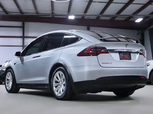 Used 2017 Tesla Model X 90D image 5