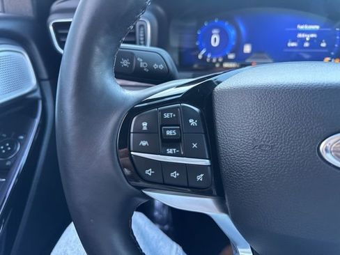 Used 2022 Ford Explorer Platinum w/ Equipment Group 601A image 19