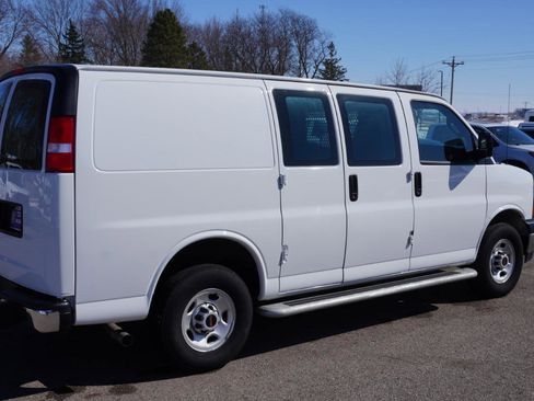 Used 2024 GMC Savana 2500 w/ Driver Convenience Package image 5