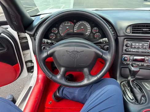 Used 2004 Chevrolet Corvette Convertible w/ Preferred Equipment Group RWD image 16