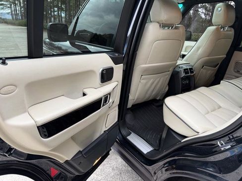 Used 2011 Land Rover Range Rover HSE LUX image 23