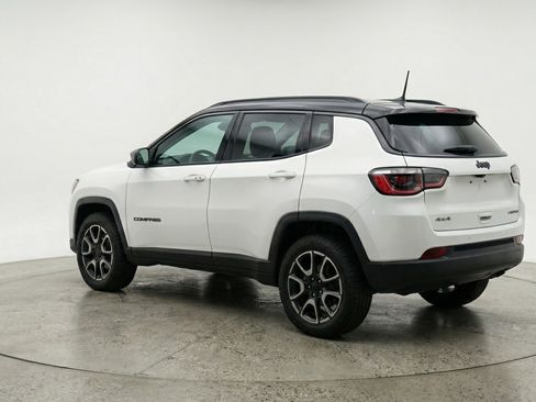 Used 2025 Jeep Compass Trailhawk image 6