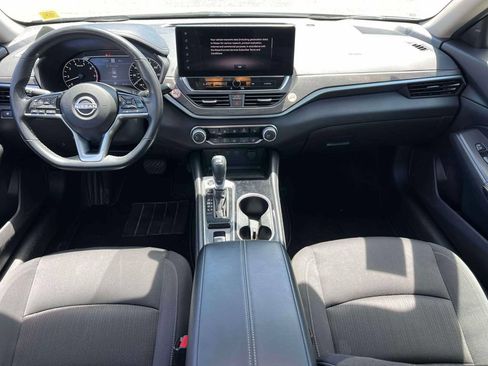 Used 2024 Nissan Altima 2.5 SV w/ SV Premium Package AWD/4WD image 14
