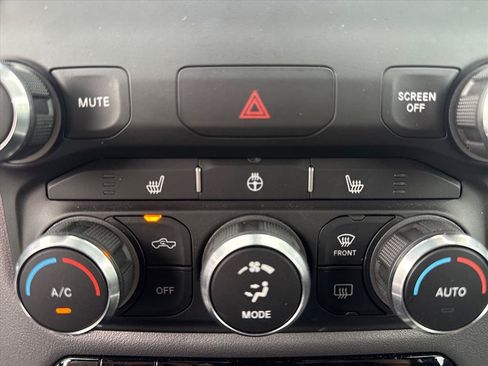 Used 2022 RAM 1500 Big Horn AWD/4WD image 13