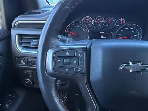 Used 2021 Chevrolet Suburban RST w/ Luxury Package image 23