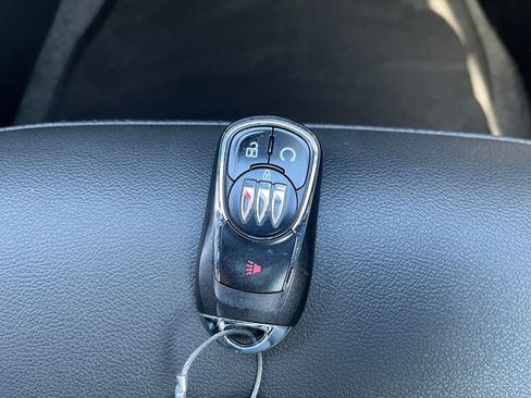Used 2025 Buick Envista Sport Touring image 22