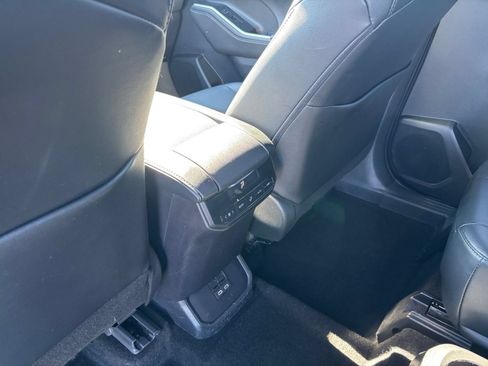 Used 2025 Toyota Highlander XSE AWD/4WD image 21