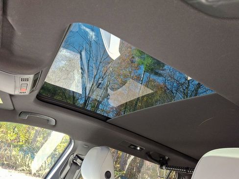 Used 2021 Volkswagen Tiguan SE R-Line image 20