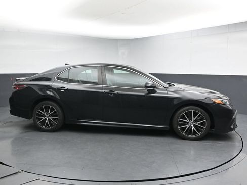 Used 2023 Toyota Camry SE FWD image 9
