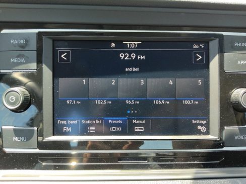 Used 2023 Volkswagen Jetta SE FWD image 25