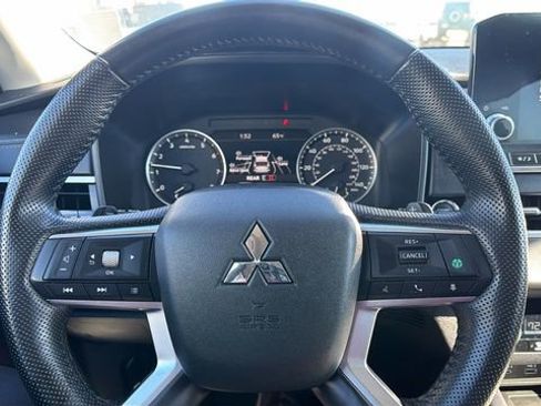 Used 2024 Mitsubishi Outlander SE image 11