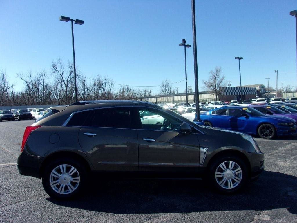 Used 2016 Cadillac SRX Luxury w/ Driver Awareness Package FWD image 4
