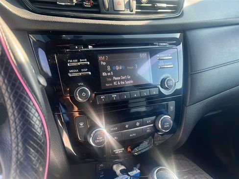 Used 2017 Nissan Rogue SV w/ Midnight Edition FWD image 10