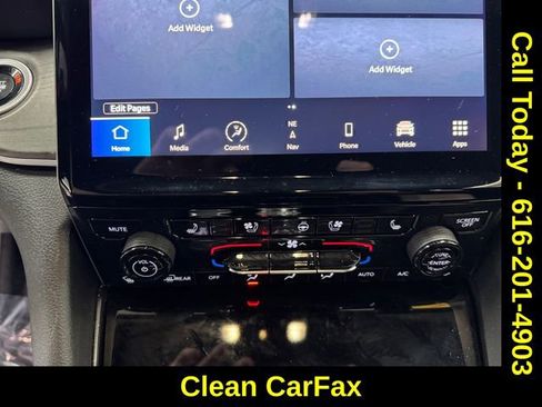 Used 2024 Jeep Grand Cherokee Limited w/ Luxury Tech Group II image 3