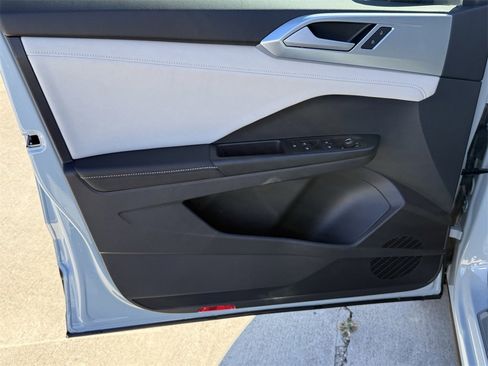 New 2026 Volkswagen Taos SE image 10