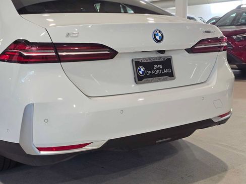 Used 2025 BMW i5 xDrive40 w/ Premium Package AWD/4WD image 13