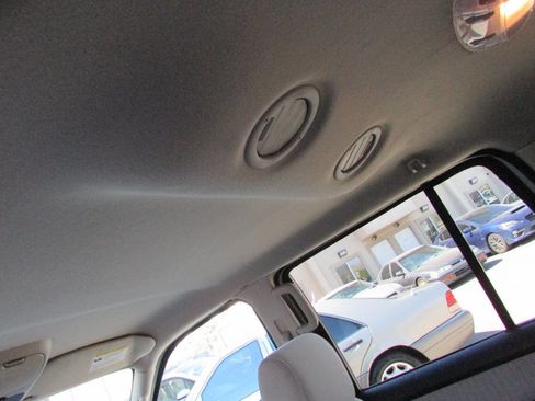 Used 2008 Ford Explorer XLT image 18