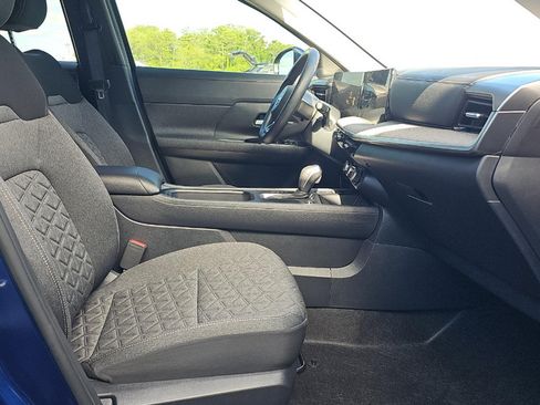 Used 2025 Nissan Kicks SV FWD image 9