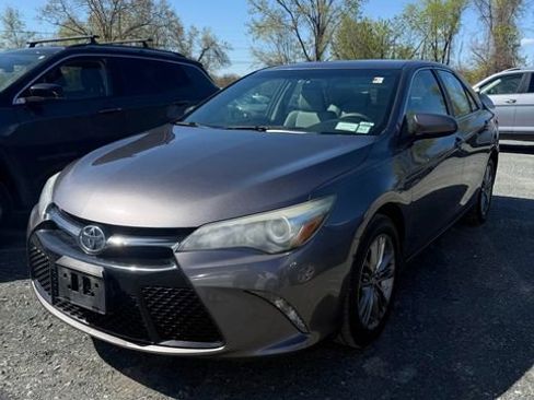 Used 2015 Toyota Camry SE FWD image 1