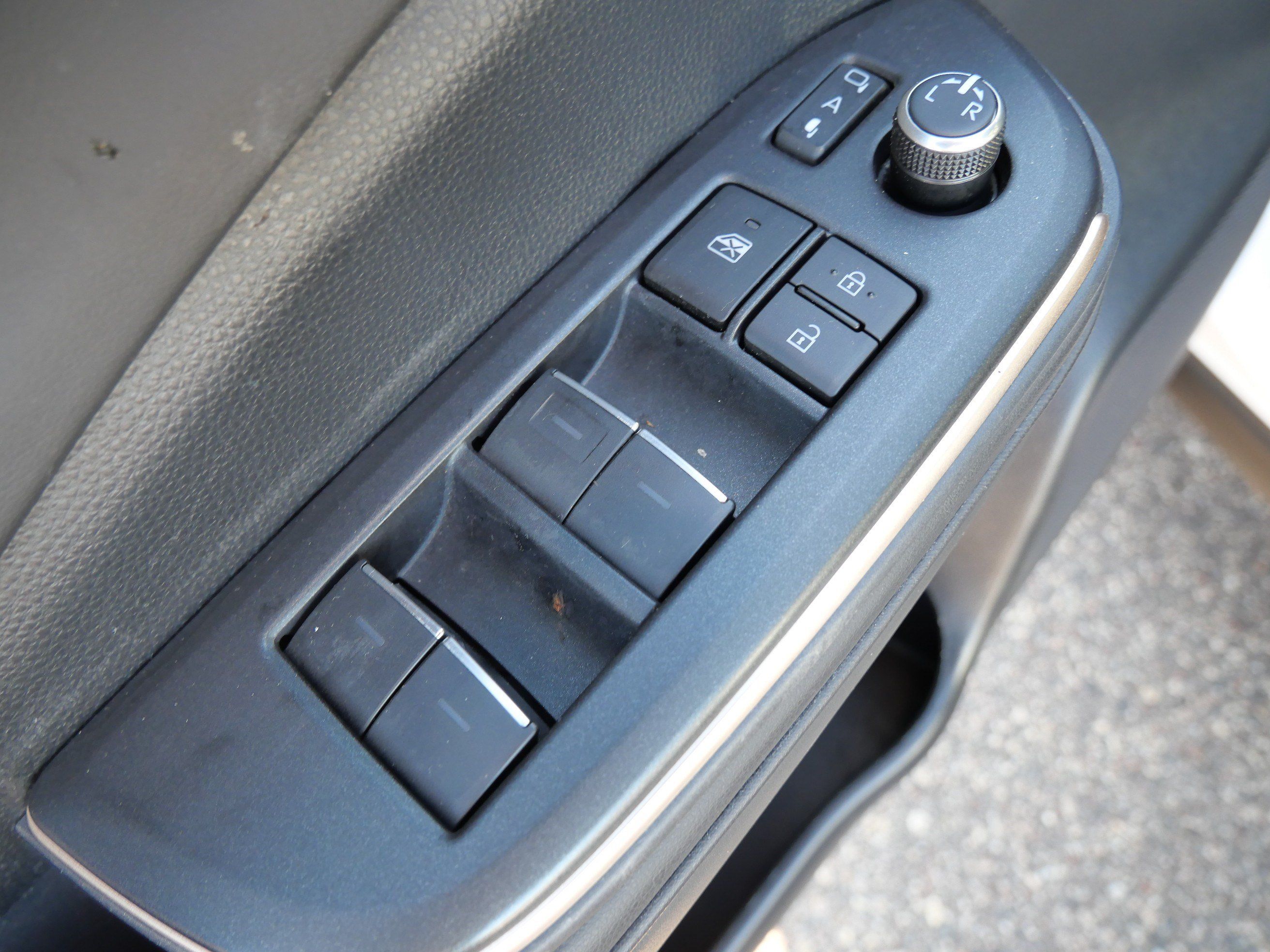 Used 2023 Toyota Crown AWD/4WD image 20
