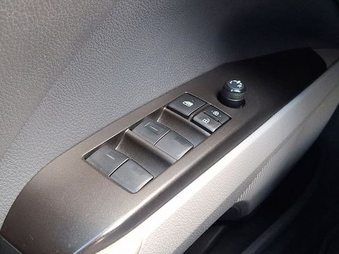 Used 2023 Toyota Camry SE image 25