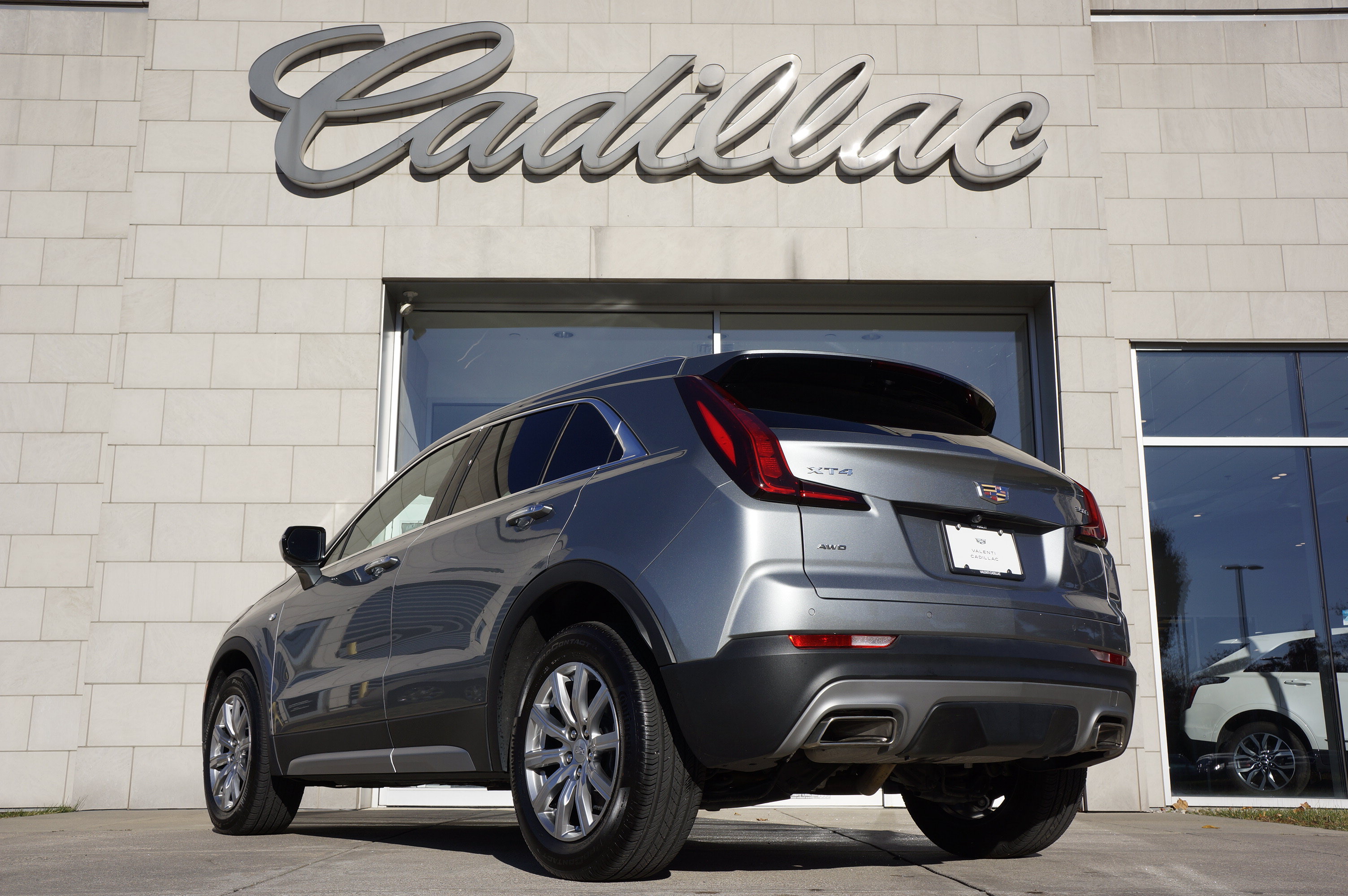 Used 2023 Cadillac XT4 Premium Luxury w/ Cold Weather Package AWD/4WD image 8