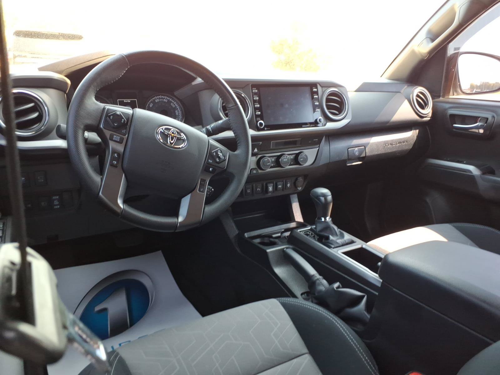 Used 2023 Toyota Tacoma TRD Off-Road w/ Advanced Technology Package AWD/4WD image 10